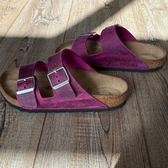 Birkenstock Arizona BS Oiled Leather in Color
Festival Fuchsia EU 39 NWT Sample - Picture 11 of 16